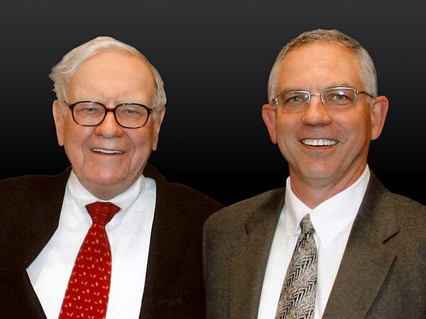 Photo of Warren Buffett and Glenn Smith